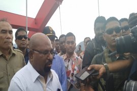 Gubernur Papua minta Luhut ikut menawarkan investasi PLTA Mamberamo