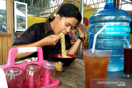 Dinilai kurang sesuai dengan nilai adat, pemilik rumah makan ekstrem ganti nama