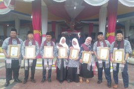 Sembilan pemuda pelopor terima penghargaan dari Gubsu