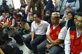 Aktor Jefri Nichol divonis tujuh bulan penjara