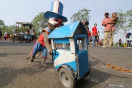 Pertunjukan topeng monyet ilegal