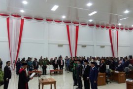 Dilantik, tiga pimpinan definitif DPRD Baubau
