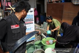 ACT distribusikan air bersih untuk pengungsi  di huntara Palu