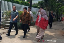 Erick Thohir jalan kaki ke kantorGubernur DKI bahas integrasi transportasi