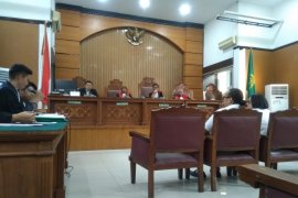 Gelak tawa warnai persidangan  Nunung dan suami