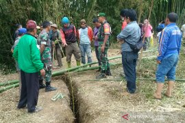 Wabup Garut: Warga harus mengungsi hindari bahaya retakan tanah