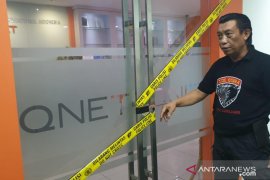 Tim Cobra Polres Lumajang geledah dan "police line" Kantor Q-Net di Jakarta
