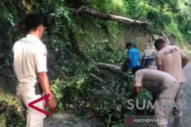BPBD Agam sediakan dua alat berat antisipasi longsor di jalur Tour de Singkarak
