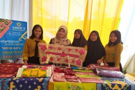Sulam usus di Festival Batik Lampung 2019