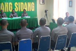 Lima polisi pembawa senpi saat demo jalani sidang disiplin
