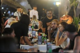 Wisatawan mancanegara di Bali ikuti perayaan "Halloween"