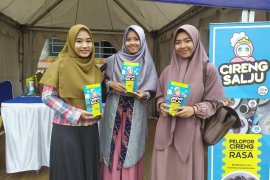 Mahasiswa berwirausaha hasilkan produk Cireng Salju beraneka rasa