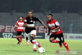 Liga 1 -- Persipura taklukkan Madura United 2-0