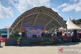 Peserta peringatan HPS antusias menyaksikan Festival Nambo