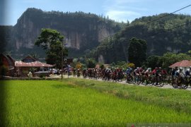 94 pebalap jalani 129,9 kilometer  etape III TdS