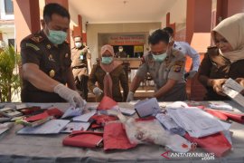 Kejari Palu musnahkan babuk perkara narkoba dan umum