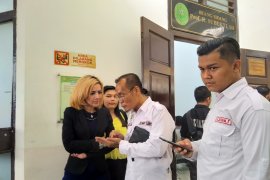 Pengadilan  Kris Hatta hadirkan kekasihnya Rachel