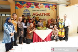 Agathis berikan bantuan perangkat laundry kepada mahasiswa PPKU IPB