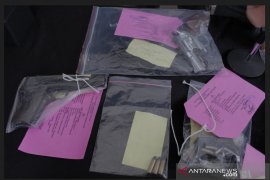 Polisi ungkap pengedar narkoba bersenjata api