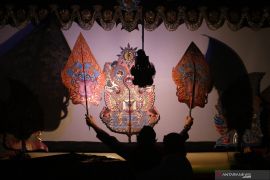 Sosialisasi Pilkada Serentak melalui wayang