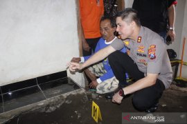 Terungkap, jasad pria korban pembunuhan dicor di lantai mushalla