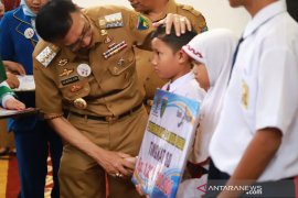 Baznas Pesisir Selatan serahkan beasiswa kepada 4.312 pelajar