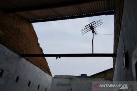 Tiga rumah warga Pangkalpinang rusak diterjang puting beliung