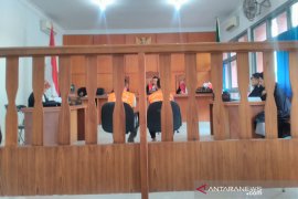 Terdakwa penjualan trenggiling ditegur Majelis Hakim