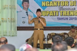 Bupati Trenggalek "ngantor" di desa demi serap aspirasi warga