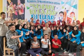 Peringati Hari Anak Internasional, sekolah di Tanah Datar belajar sehari di luar kelas