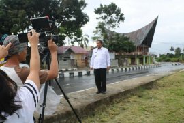 Bupati Samosir bintang tamu di Film Bonapasogit