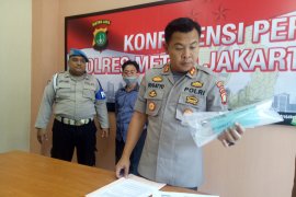 Tersangka siapkan soda api untuk siram enam anjing di Kramat