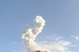 Gunung Merapi kembali keluarkan awan panas letusan setinggi 1.500 meter