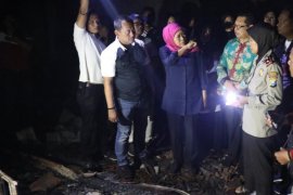 Gubernur Jatim tinjau Pasar Ngunut yang terbakar
