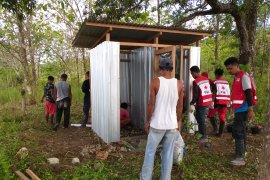 Tim WASH PMI bangun MCK untuk korban gempa Ambon