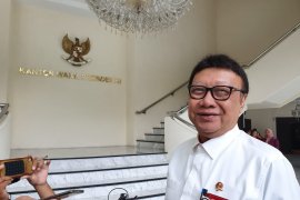 Menteri PANRB menjelaskan turunnya "passing grade" tes CPNS