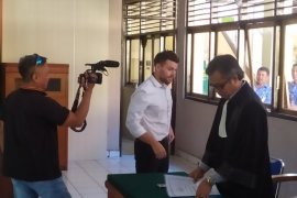 Warga Australia divonis empat bulan penjara dalam kasus penganiayaan