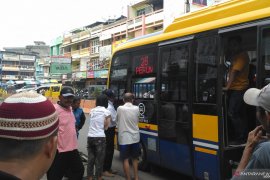 Antusias warga Jambi coba naik bus kapsul Koja Trans tinggi