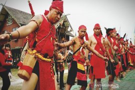 Begini reaksi wisatawan asing menyaksikan 'Mampakanan Sahur dan Mamapas Lewu'