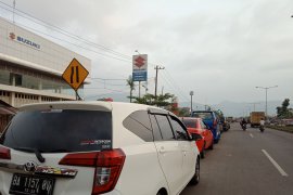 Antrean Premium itu masih mengular, ternyata sudah dua bulan lamanya