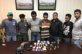 Sedang asyik transaksi narkoba, dua pemuda Rohil diringkus polisi