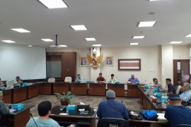 Pedagang korban kebakaran Pasar Ateh adukan nasib  ke DPRD Sumbar