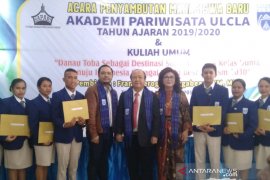 Sambut mahasiswa baru Akpar Ulcla Tarutung, Frans Meroga: SDM profesional dukung parwisata Danau Toba
