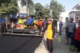 Warga RW 23 BAP 1 bersyukur jalan lingkungan dihotmix setelah belasan tahun menanti
