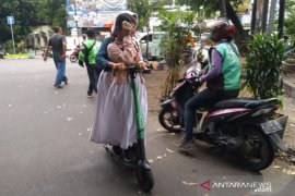 Rented e-scooters banned from sidewalk, bike lanes in Jakarta