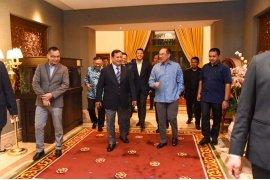 Prabowo bertemu Anwar Ibrahim dan Wan Azizah