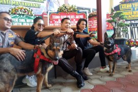 Kelompok pecinta hewan hibahkan anjing pelacak ke Polres