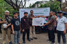 PLN serahkan bantun 675 bibit pohon kepada DPLH Sulsel