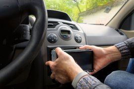 Niaga aksesori mobil bertahan berkat produk berharga ekonomis