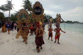 Di Belitung, seniman Bali disambut antusias pengunjung "Festival Kelayang 2 Belitung"